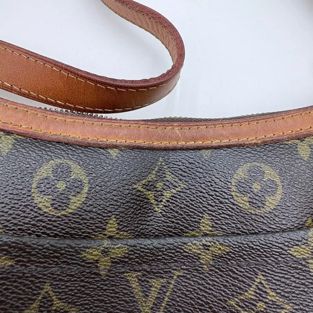 Authenticated Vintage Louis Vuitton Crossbody – Classic Monogram Shoulder Purse - Picture 10 of 15